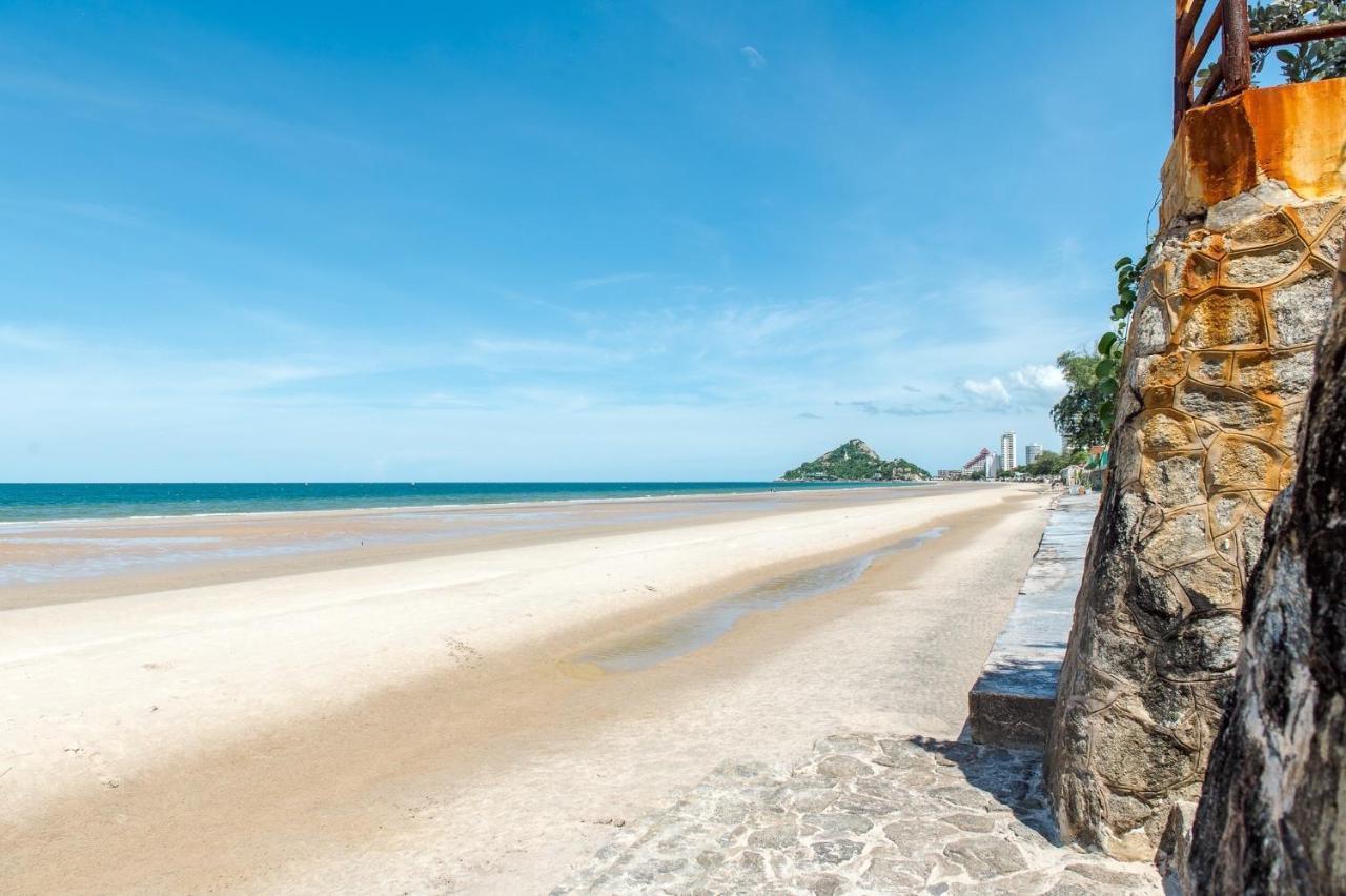 2BR Designer's villa at La Habana Huahin Bagian luar foto